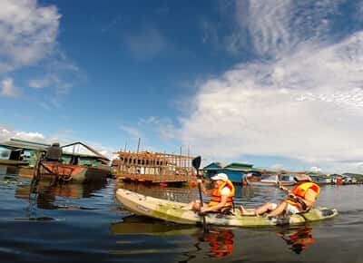 Du Thuyền Trên Sông